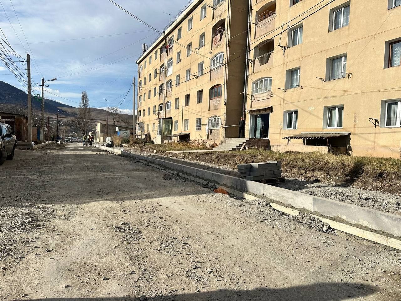 Արամ Ղազարյանը շրջայց է իրականացնում Վանաձոր համայնքում