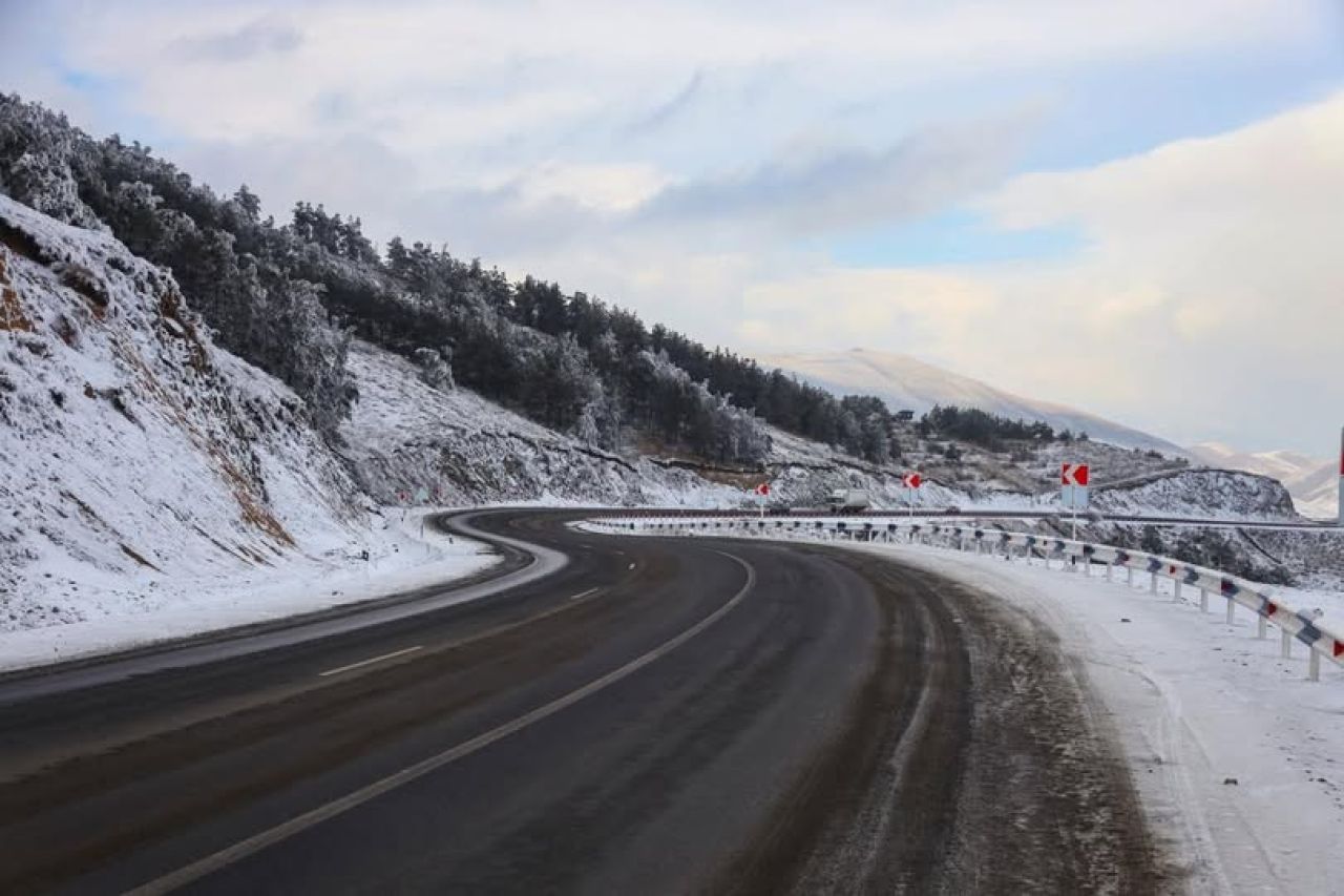 Ավոտճանապարհներին տեղ-տեղ մերկասառույց է