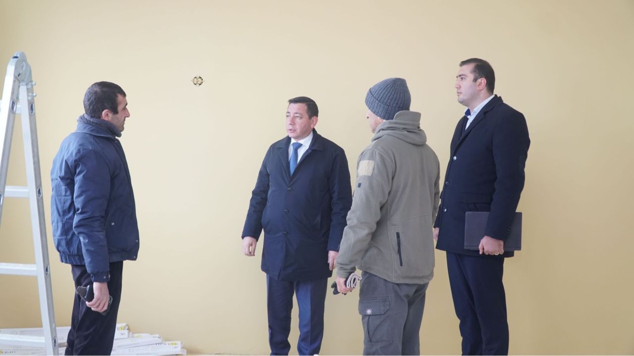 Քաղաքաշինության կոմիտեի նախագահ Եղիազար Վարդանյանն այցելել է Արեգնադեմի միջնակարգ դպրոցի շինհրապարակ