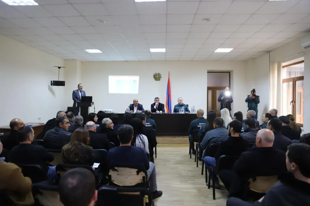 Շիրակի մարզպետարանում անցկացվեց աղետների դիմակայունությանը նվիրված աշխատաժողով