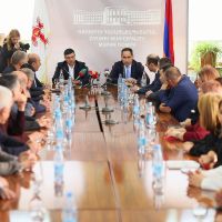 ՏԿԵ նախարարը Գյումրու համայնքապետարանի աշխատակիցներին է ներկայացրել Ս. Մինասյանին