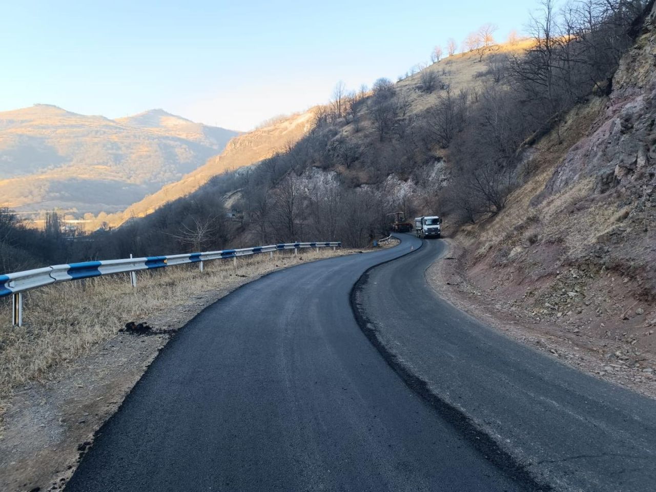 Միջին նորոգման աշխատանքներ՝ Դսեղ տանող ավտոճանապարհի մի հատվածում