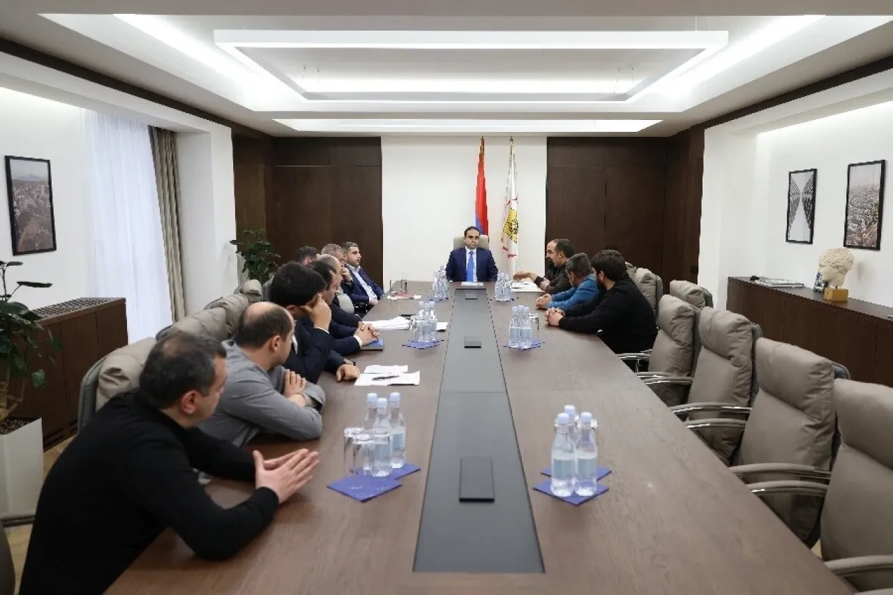 Ավինյանը հանդիպել է «Հաղթանակ» թաղամասի բնակիչների հետ