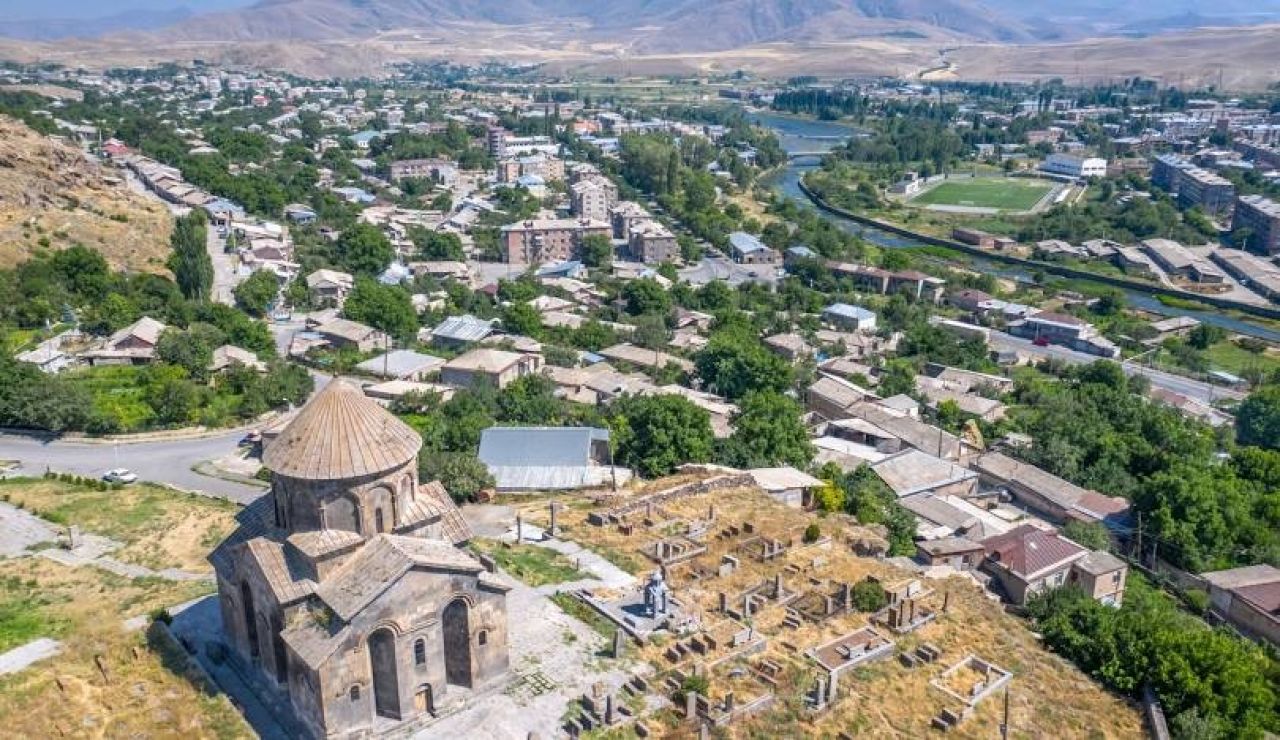 Սիսիանի 10 բազմաբնակարան շենքեր արդեն հիմնանորոգված տանիքներ ունեն