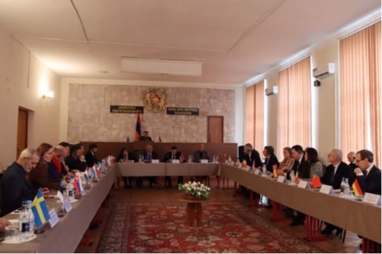 ՀՀ Վայոց ձորի մարզպետ Կոլյա Միքաելյանը ընդունել է ԵՄ անդամ երկրների դեսպաններին