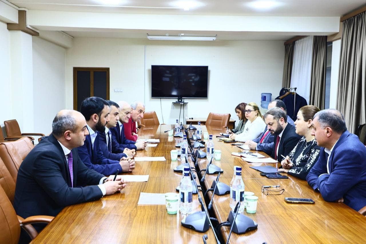 ՀՀ էկոնոմիկայի նախարար Գևորգ Պապոյանը հանդիպել է Հայաստանի շինարարների միության անդամների հետ