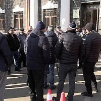 «Ոչ մի գյուղում սպանդանոց չկա». մսավաճառները բողոքի ակցիա են իրականացրել Շիրակի մարզպետարանի մոտ