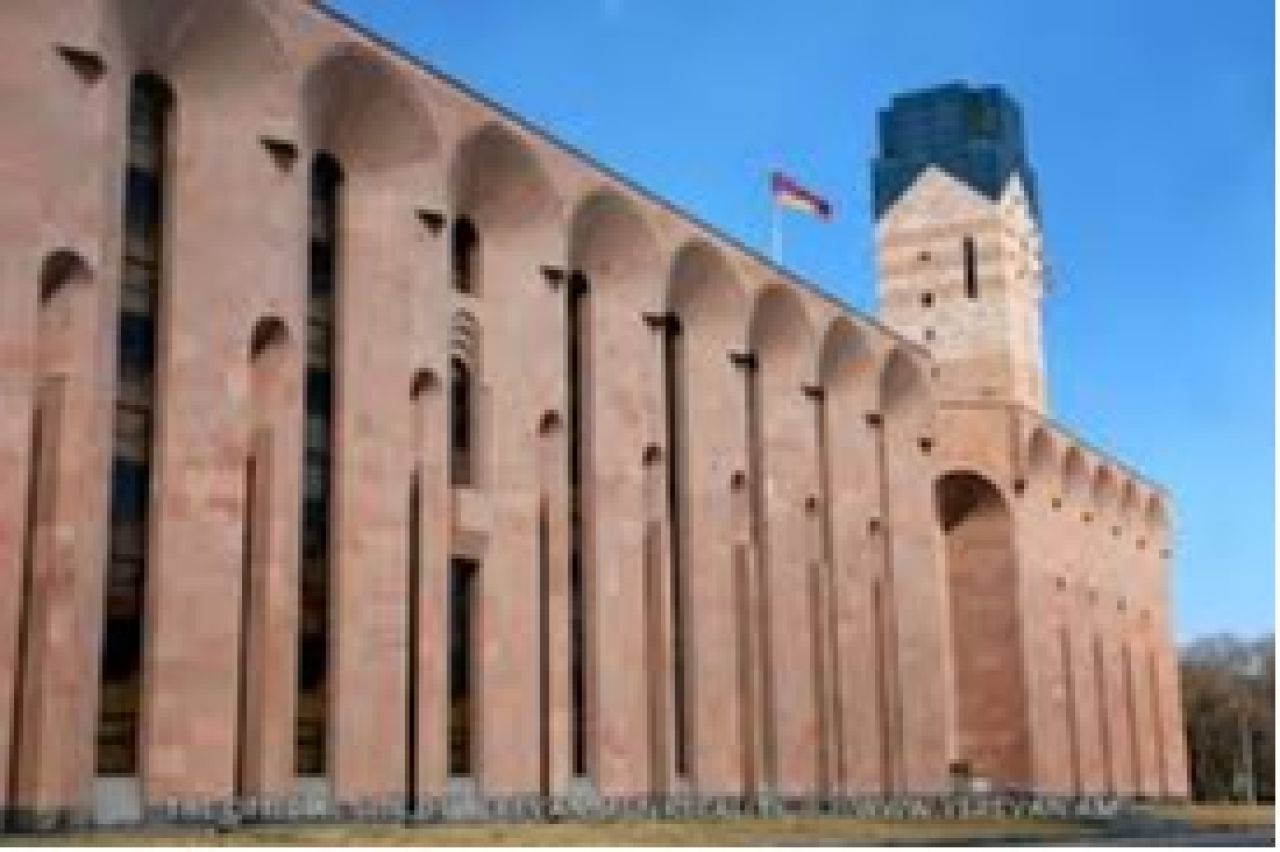 Երեւանի ավագանին նիստ է գումարել. Օրակարգում է տրանսպորտի ուղեվարձը 100 դրամ նախատեսող նախագիծը (ուղիղ)