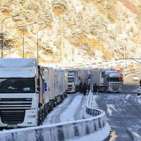 423 հայկական բեռնատար է մնացել Վերին Լարսում