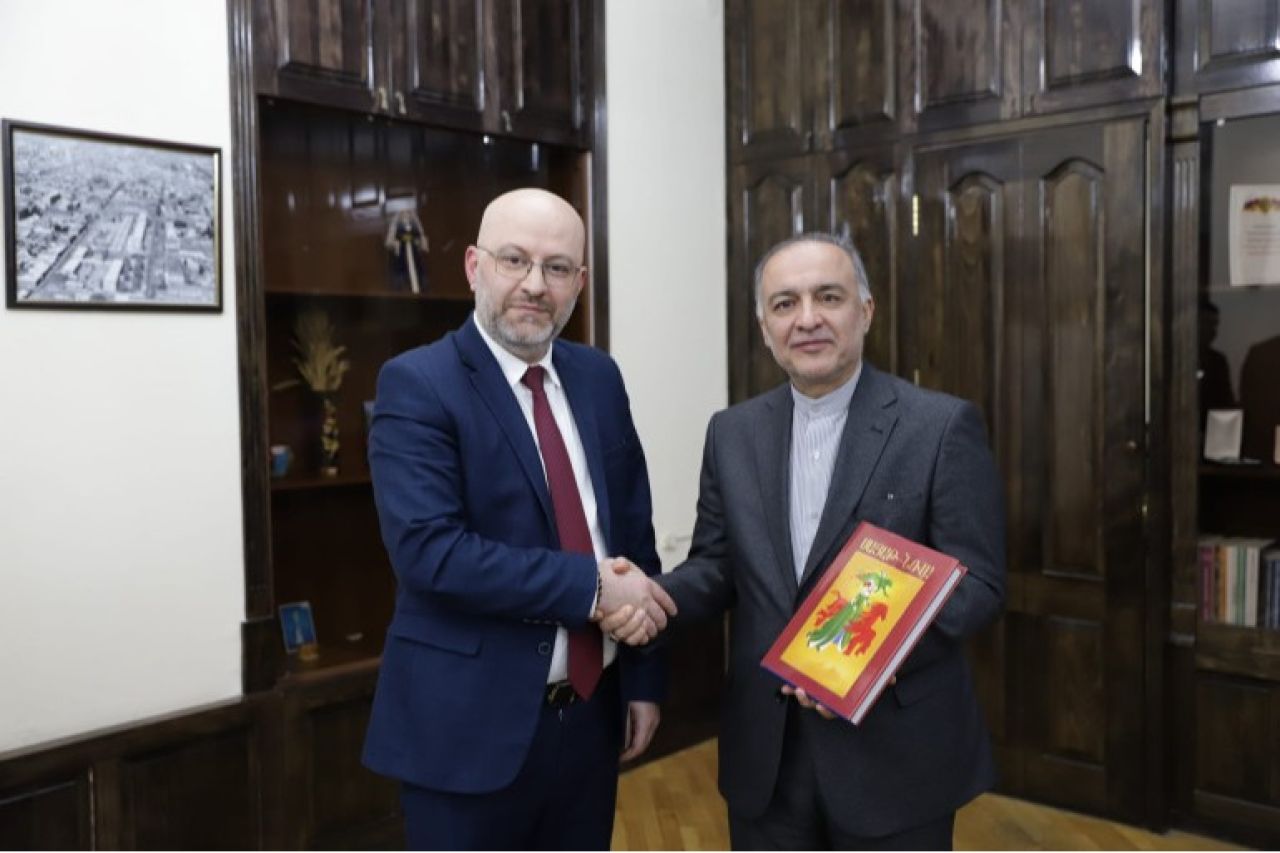 ՀՀ-ի հետ առևտրային կապերը գնալով ամրապնդվում են․ ՀՀ-ում Իրանի դեսպանը՝ Շիրակի մարզպետի հետ հանդիպմանը