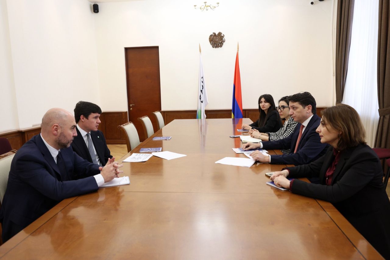 ՀՀ ֆինանսների նախարարը հանդիպել է ԵԶԲ խորհրդի նախագահի տեղակալ Յարոսլավ Մանդրոնի հետ