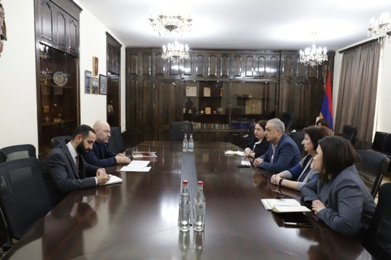 Շիրակի մարզպետ Դավիթ Առուշանյանը հանդիպել է «Հայկական Կարիտաս» բարեսիրական հասարակական կազմակերպության ներկայացուցիչներին