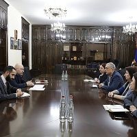 Շիրակի մարզպետ Դավիթ Առուշանյանը հանդիպել է «Հայկական Կարիտաս» բարեսիրական հասարակական կազմակերպության ներկայացուցիչներին