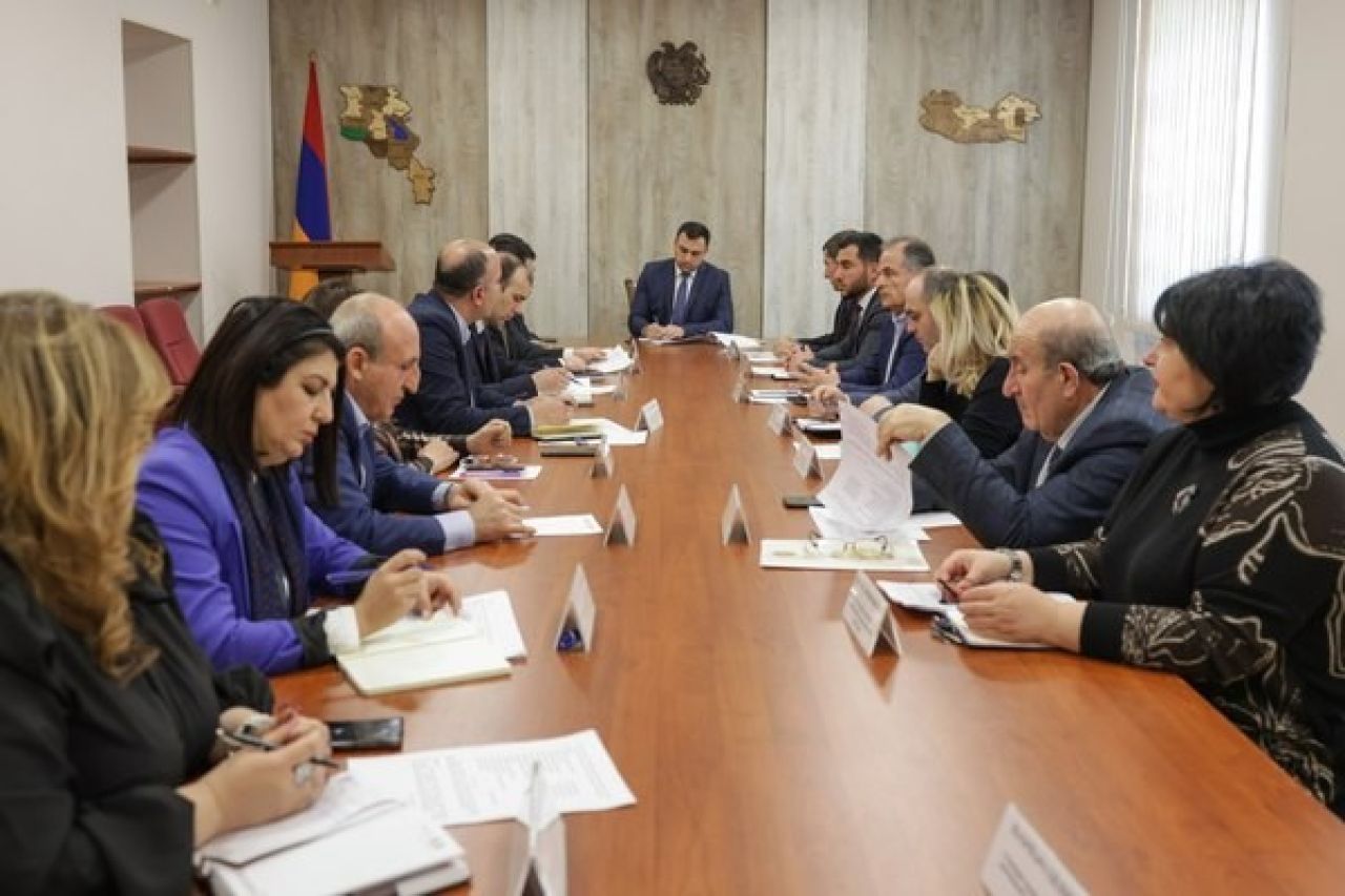 ՀՀ Արմավիրի մարզպետ Արգիշտի Մեխակյանն այսօր աշխատանքային խորհրդակցություն է անցկացրել