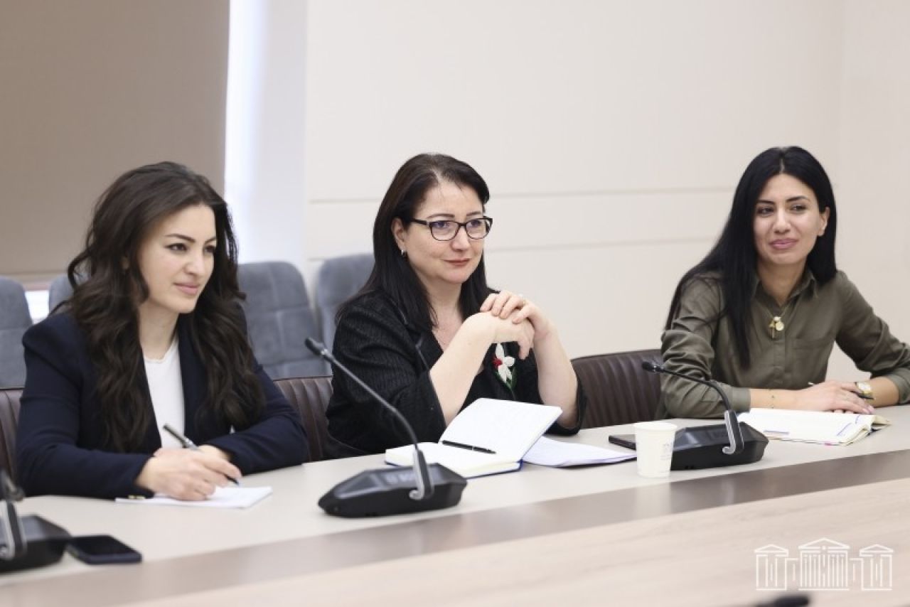 Հերիքնազ Տիգրանյանը հանդիպել է «Հուսո տուն» բարեգործական կենտրոն հիմնադրամի ներկայացուցիչների հետ