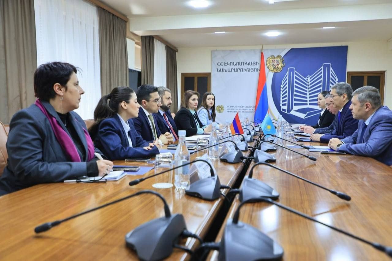 ՀՀ էկոնոմիկայի նախարար Գ.Պապոյանը ընդունել է ՀայաստանումՂազախստանի Հանրապետության արտակարգ և լիազոր դեսպան Բոլատ Իմանբաևին