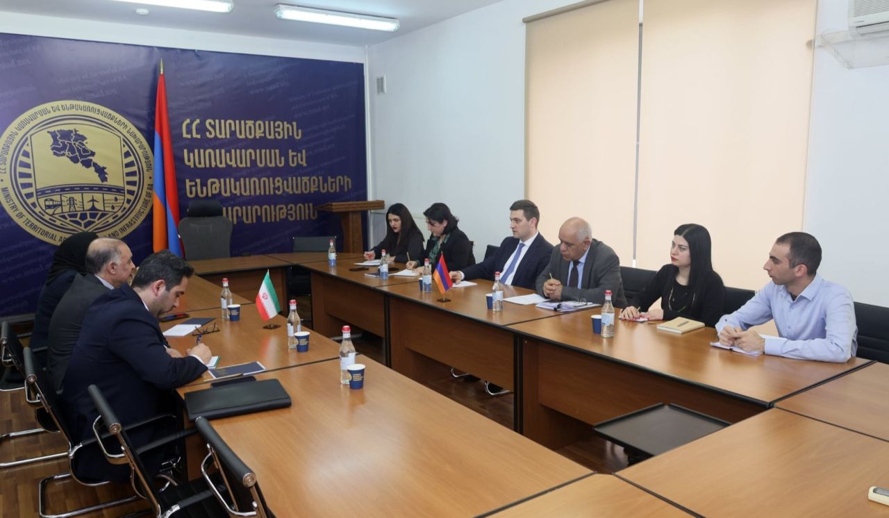 ՏԿԵ նախարարի տեղակալը և Իրանի դեսպանը քննարկել են բեռնափոխադրումներից գանձվող ճանապարհային հարկերը նվազեցնելու կամ չեղարկելու հարցերը