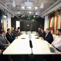 ՀՀ ԲՏԱ նախարար Մխիթար Հայրապետյանը այսօր նախարարի տեղակալ Ռուբեն Սիմոնյանի հետ այցելել է Yandex Armenia ընկերություն