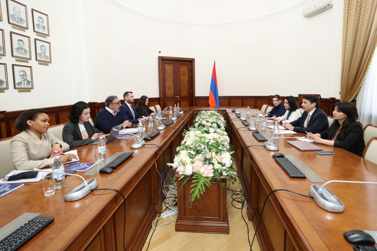 Վ․ Հովհաննիսյանը հանդիպել է ԱԶԲ-ի և Զարգացման ֆրանսիական գործակալության ներկայացուցիչների հետ
