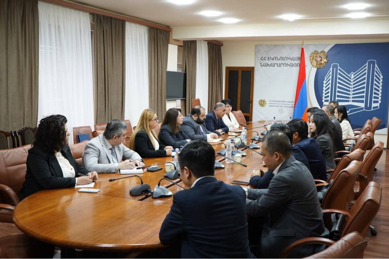 ՀՀ էկոնոմիկայի նախարարի տեղակալ Է․ Զաքարյանն ընդունել է ՎՍՀ արդյունաբերության և առևտրի նախարարի տեղակալ Ֆան Թհի Թհանգիին