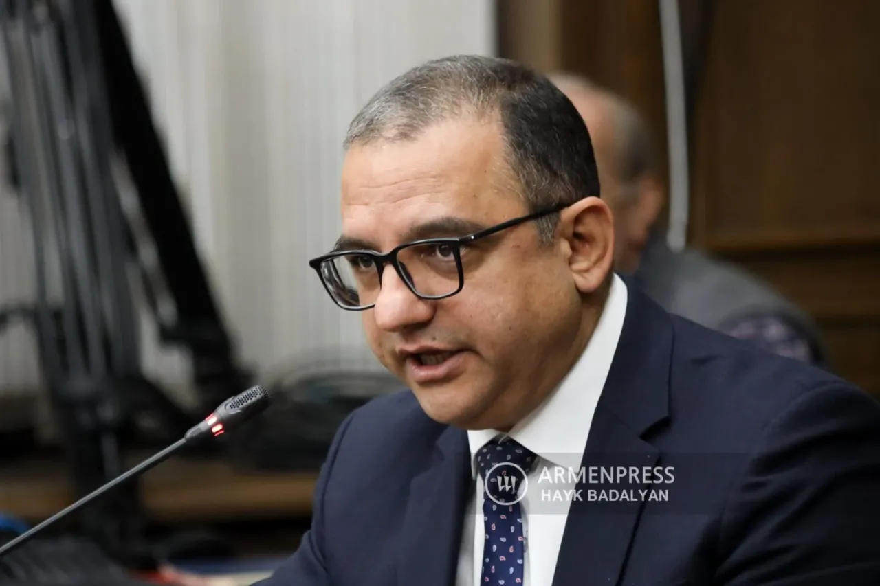 Փոխվարչապետը ընդունել է ԼՂ-ից բռնի տեղահանված քաղաքացիների խմբի` քննարկելու սոցիալական և մի շարք այլ հարցեր