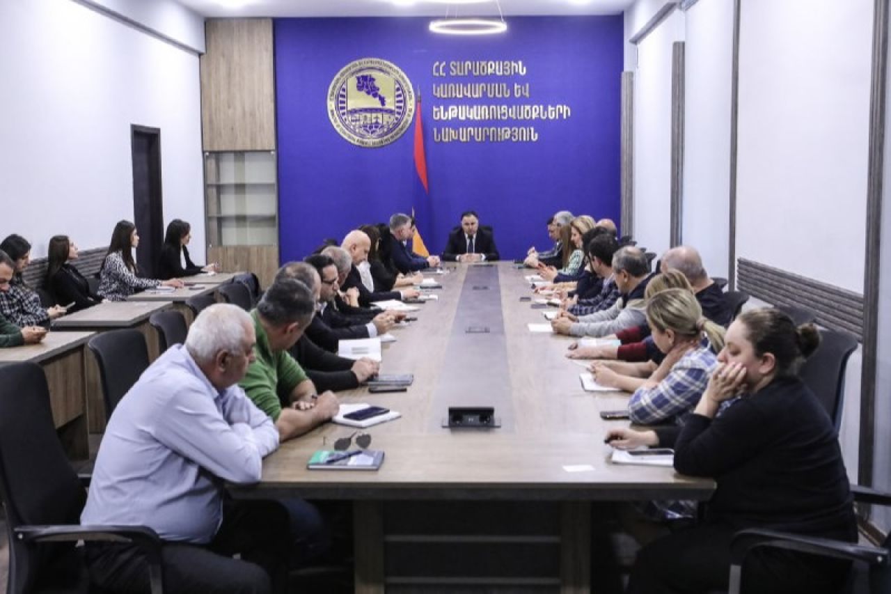«Ճանապարհային դեպարտամենտ» հիմնադրամի գործադիր տնօրեն Արկադի Չերչինյանն այսօր անցկացրել է առաջին գործակարգավարական խորհրդակցությունը