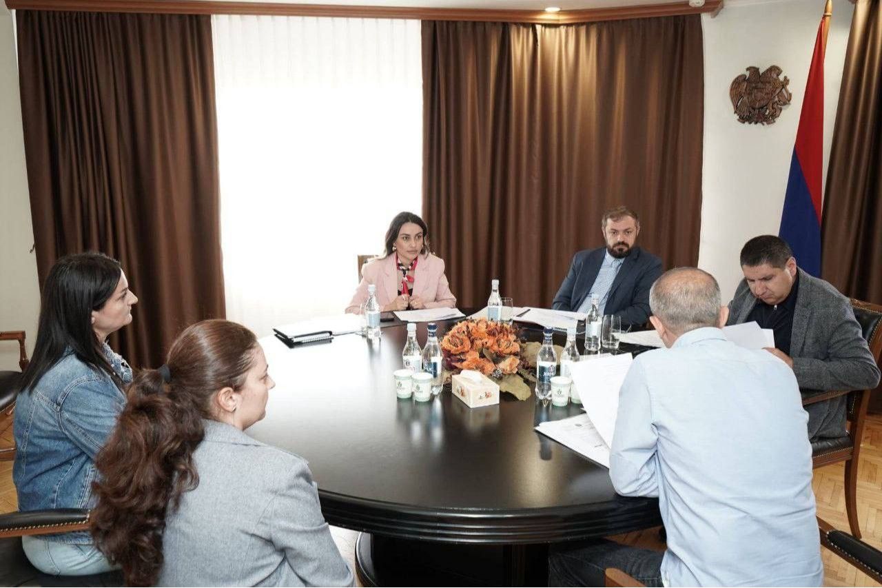 ՀՀ էկոնոմիկայի նախարարը լսել է մի խումբ քաղաքացիների առաջարկներն ու մտահոգությունները և համապատասխան հանձնարարականներ է տվել