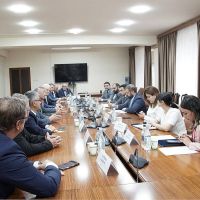 Գևորգ Պապոյանն ընդունել է Ֆրանսիայի Լիոն քաղաքից Հայաստան ժամանած մեկ տասնյակից ավելի գործարարներից կազմված պատվիրակությանը