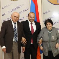 ԱՍՀ նախարար Նարեկ Մկրտչյանը հյուրընկալել է աշխատանքի վետերանների