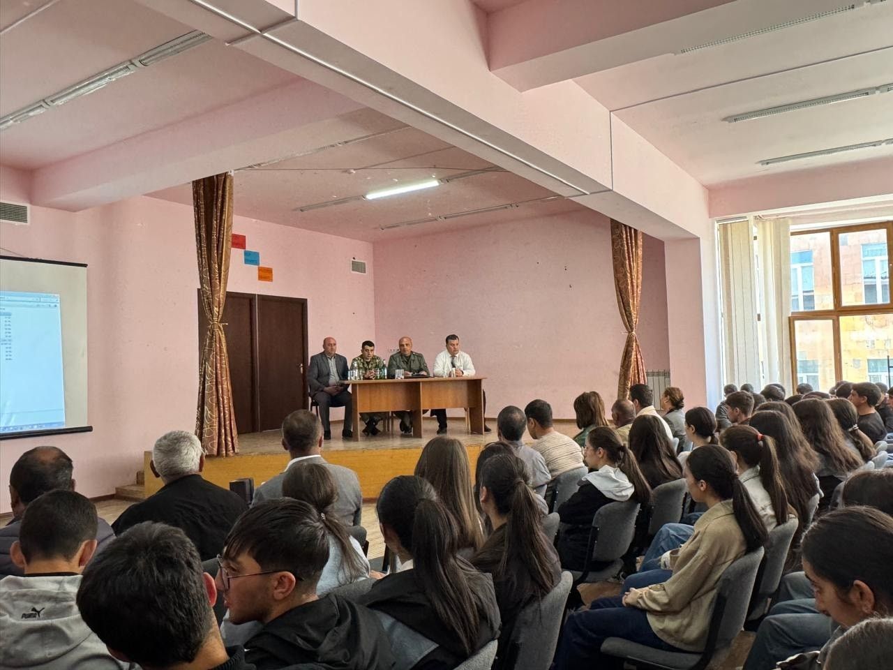 Հանդիպում Աշոցքի տարածաշրջանի դպրոցների ավարտական դասարանների աշակերտների հետ