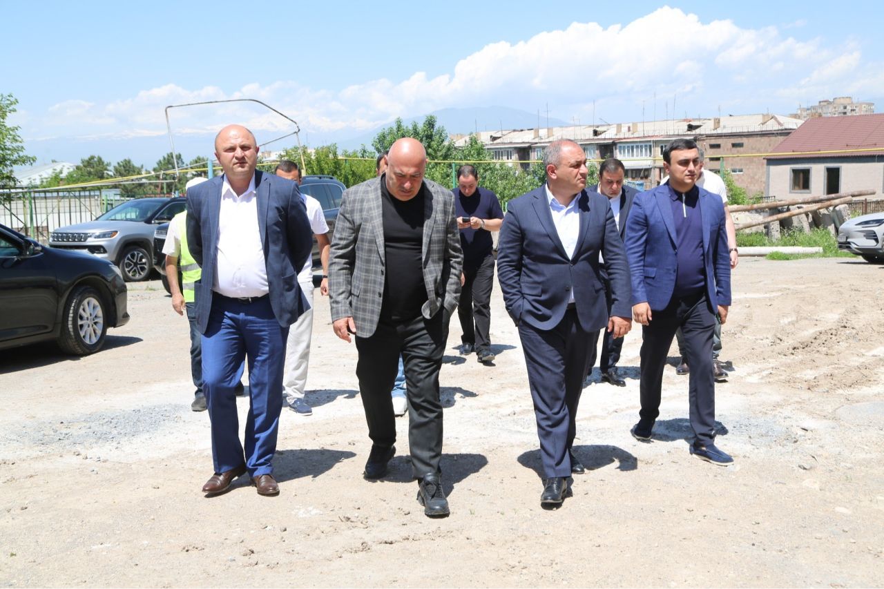 Աբովյանում վերակառուցվում է մանկապարտեզ, իսկ Կամարիսում և Մայակովսկիում կառուցվում են դպրոցներ
