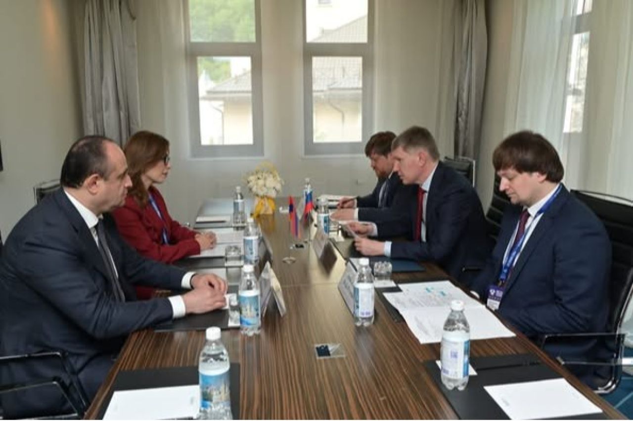 Զբոսաշրջության կոմիտեի նախագահը հանդիպում է ունեցել ՌԴ տնտեսական զարգացման նախարարի հետ