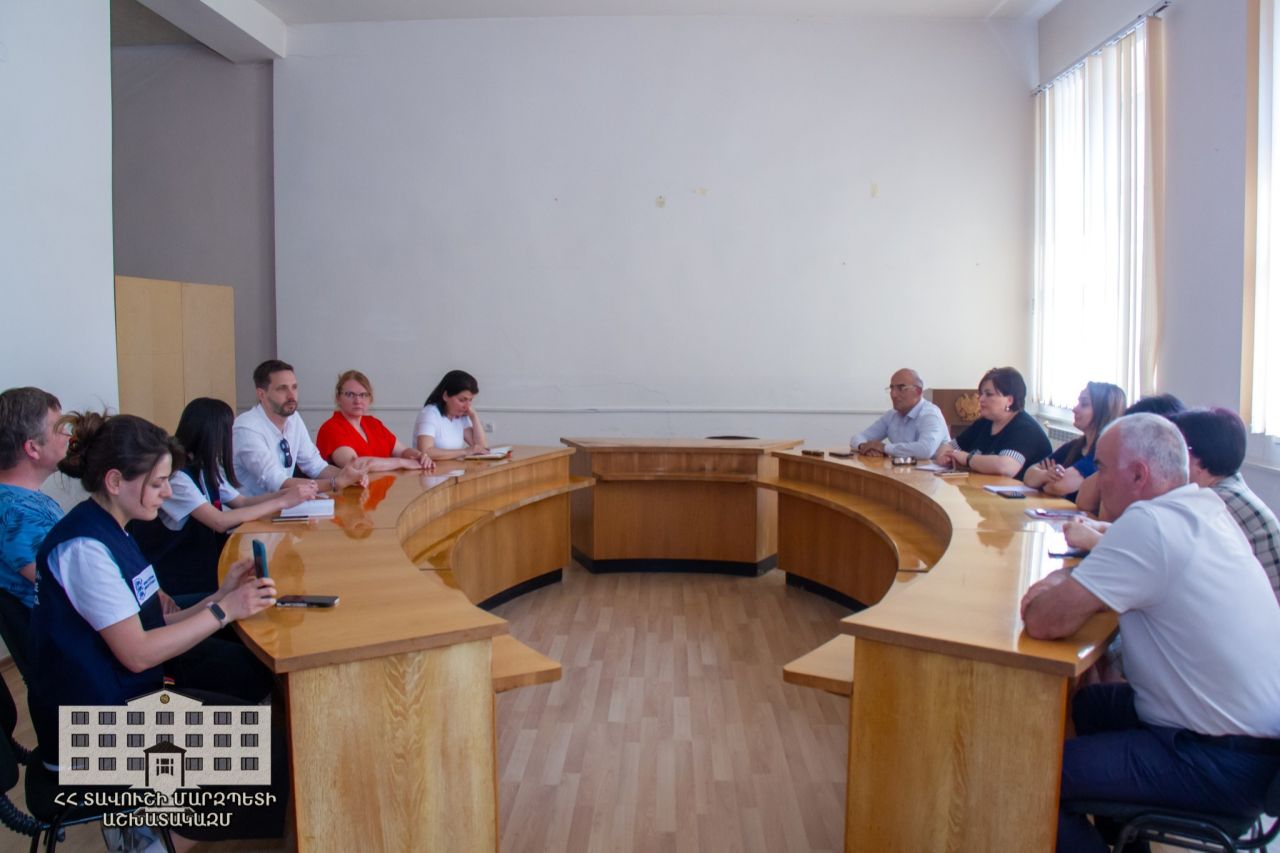 Տավուշի մարզպետի աշխատակազմում տեղի է ունեցել աշխատանքային խորհրդակցություն «ՀիդրոԳրին Տավուշ» ծրագրի ղեկավար կազմի հետ