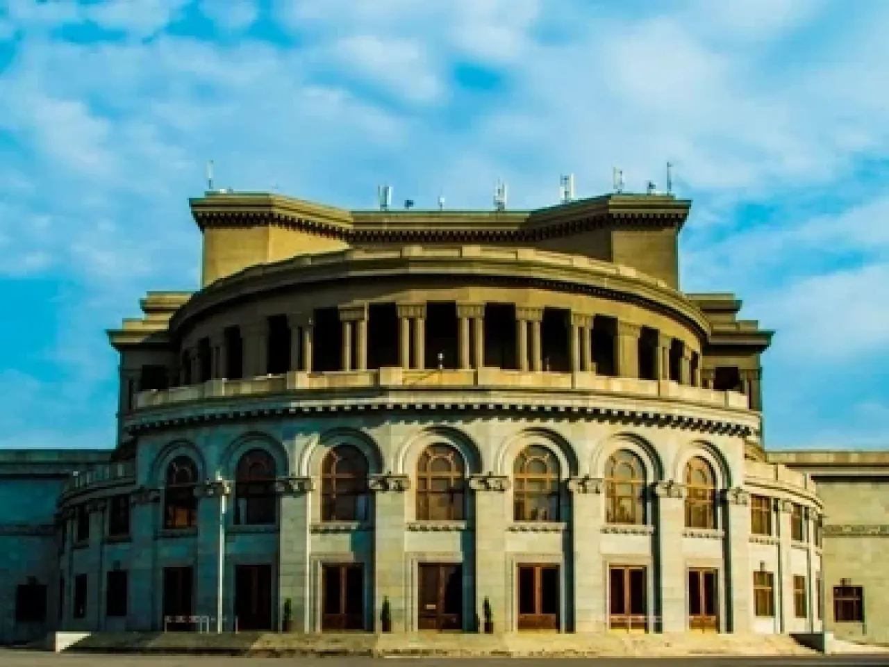 Օպերայի և բալետի թատրոնի շենքի գեղարվեստական լուսավորման աշխատանքները շարունակվում են