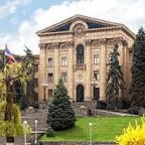Ամառային արձակուրդներից առաջ ԱԺ–ն շարունակում է իր վերջին քառօրյա նիստերը (ուղիղ)