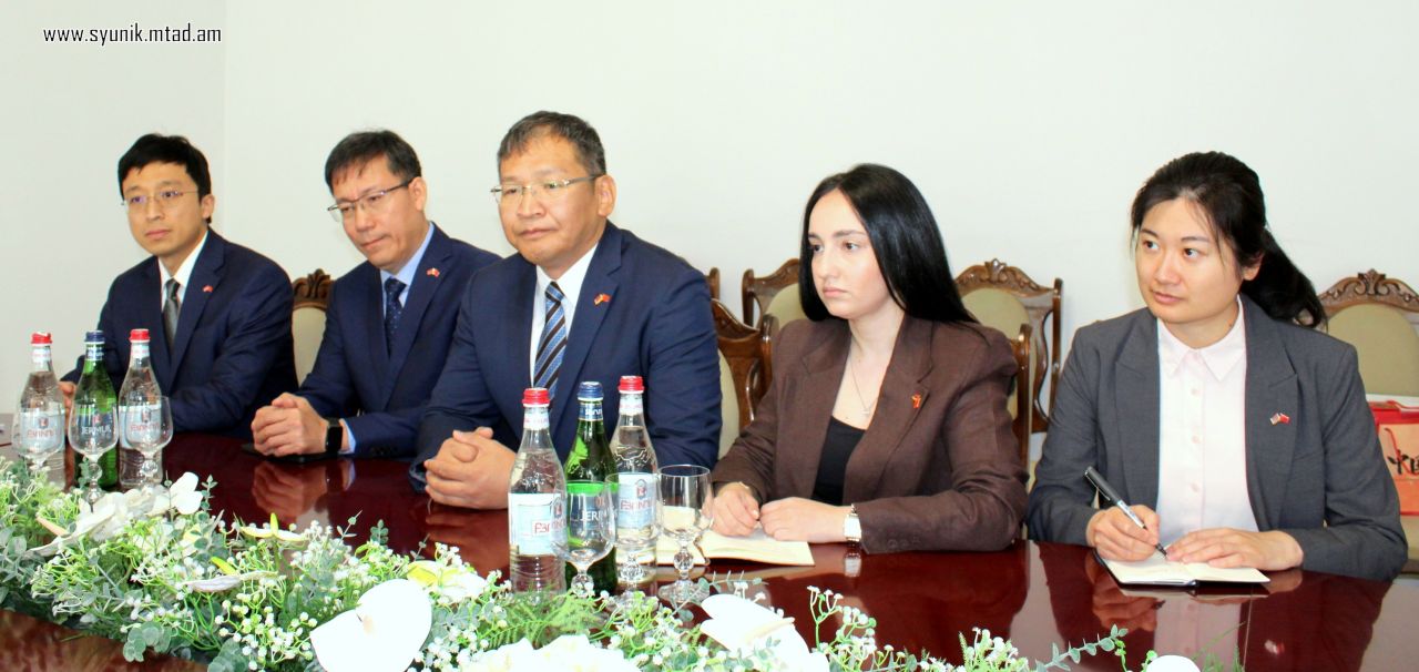 Չինաստանի դեսպանատան աշխատանքային խումբը Սյունիքում համակարգել է իրենց քաղաքացիների Իրանից տեղափոխվելու գործընթացը