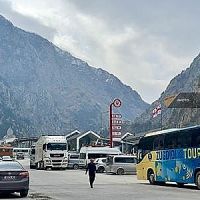 Վերջին 7 օրում ռուս-վրացական սահմանը հատել և ՌԴ տարածք է մտել շշալցված կnնյակով բեռնված 62 բեռնատար. Պապոյան