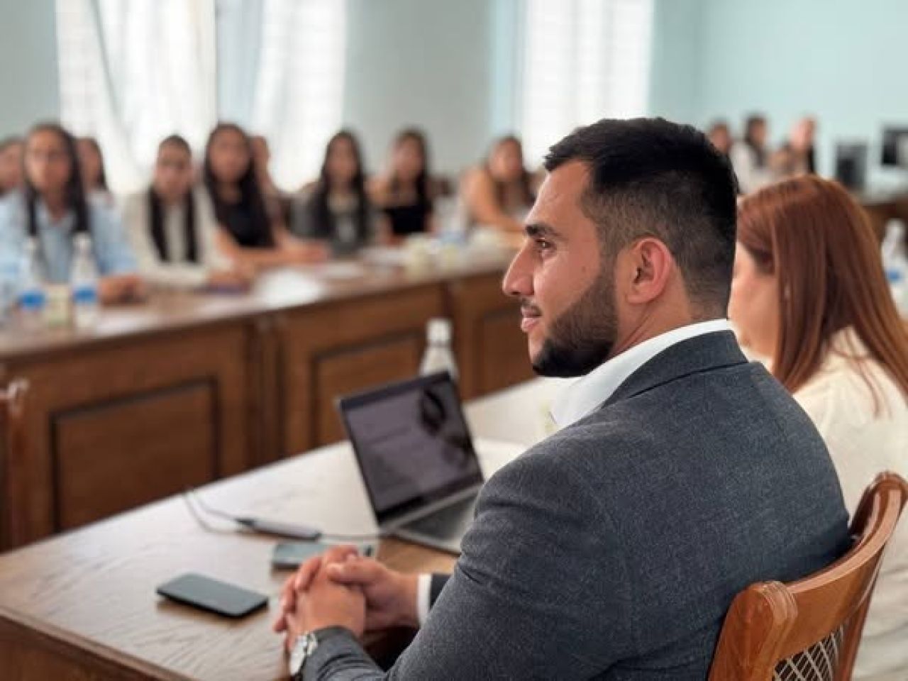 Խոյ համանքի երիտասարդների հետ քննարկվել են նրանց հուզող հարցերը