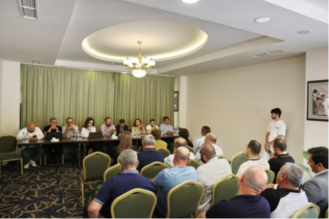 Գևորգ Պապոյանը Ջերմուկում հանդիպում է ունեցել գործարար համայնքի հետ