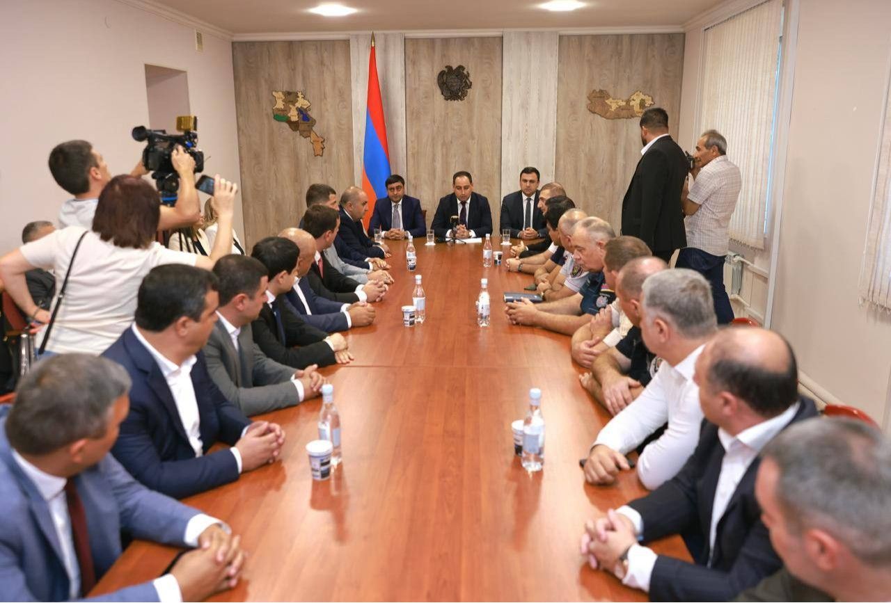 Դավիթ Խուդաթյանն այսօր ներկայացրել է Արմավիրի նորանշանակ մարզպետ Վահրամ Խաչատրյանին