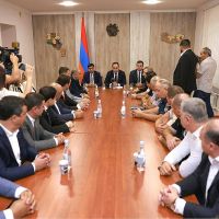 Դավիթ Խուդաթյանն այսօր ներկայացրել է Արմավիրի նորանշանակ մարզպետ Վահրամ Խաչատրյանին