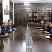 Շիրակի մարզպետն ընդունել է աշխատանքային այցով Շիրակի մարզում գտնվող Մարդու իրավունքների պաշտպանին