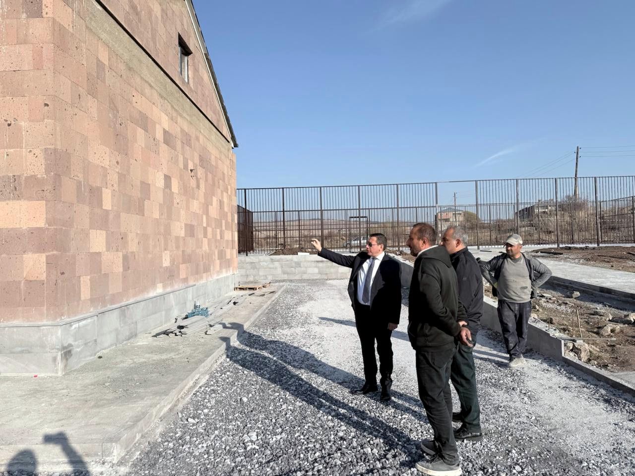 Քաղաքաշինության կոմիտեի նախագահը չնախատեսված այց է կատարել Երնջատափի դպրոցի շինարարական հրապարակ
