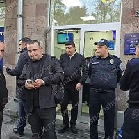 Զինված ավազակային հարձակում՝ Երևանի բանկերից մեկում. հափշտակել են ավելի քան 1 միլիոն դրամ ու փախել. shamshyan.com