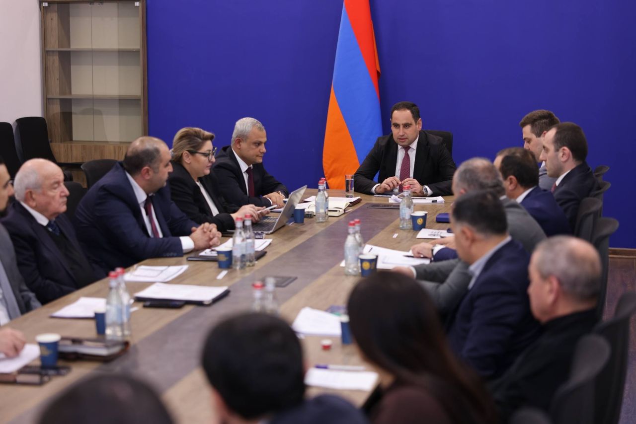Դավիթ Խուդաթյանը ներկայացրել նորանշանակ փոխնախարար Նարեկ Ապիտոնյանին ով համակարգելու է էներգետիկ բլոկը
