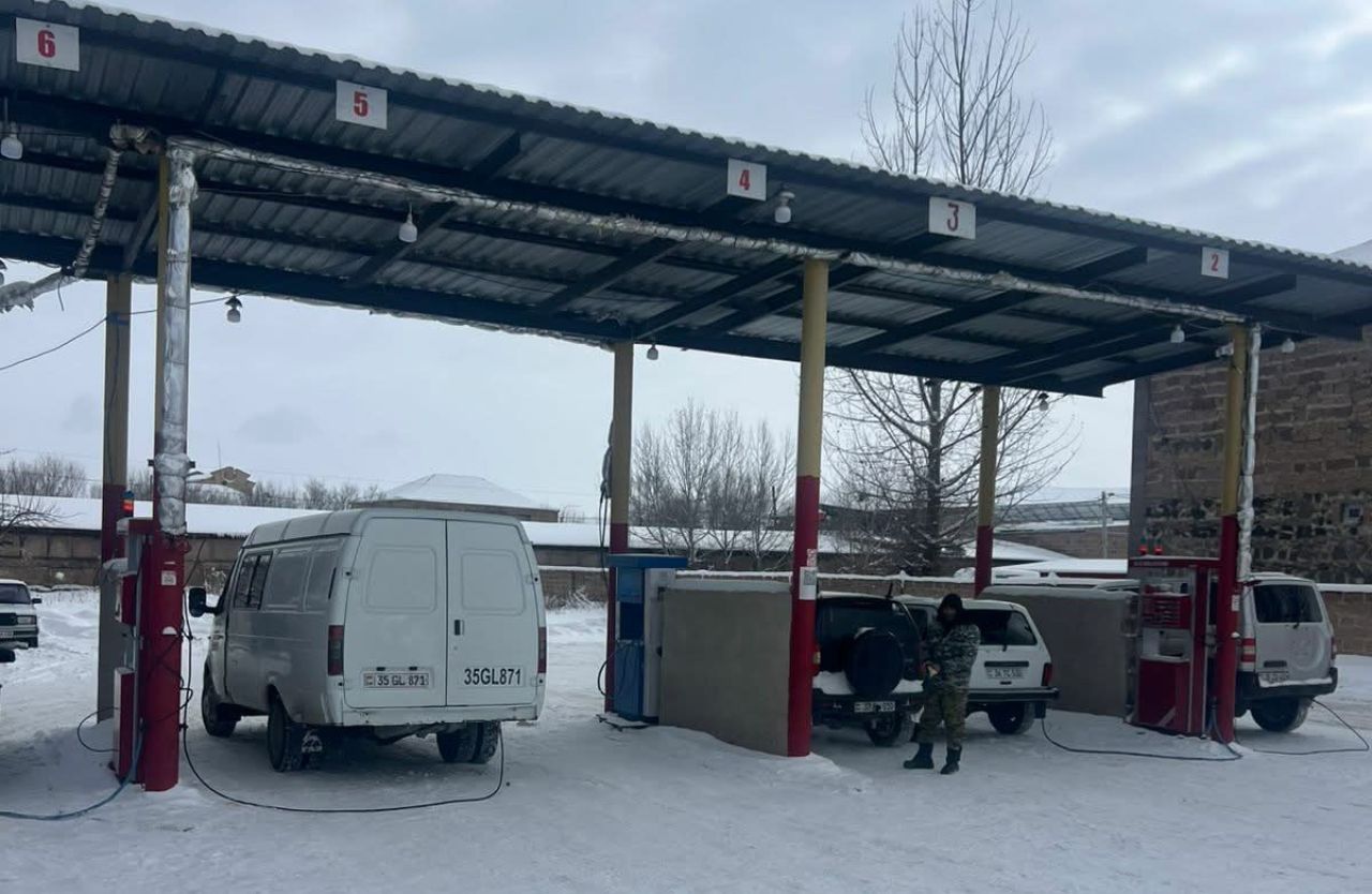 «ԱՎԵՏ-ՄՀԵՐ» ՍՊԸ-ին պատկանող լցակայանում փակցվել է «մենք տուգանվել ենք թերլիցքավորման համար» պաստառ