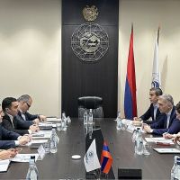Ռոմանոս Պետրոսյանն ընդունել է «Ամունդի-Ակբա Ասեթ մենեջմենթ»-ի պատվիրակությանը
