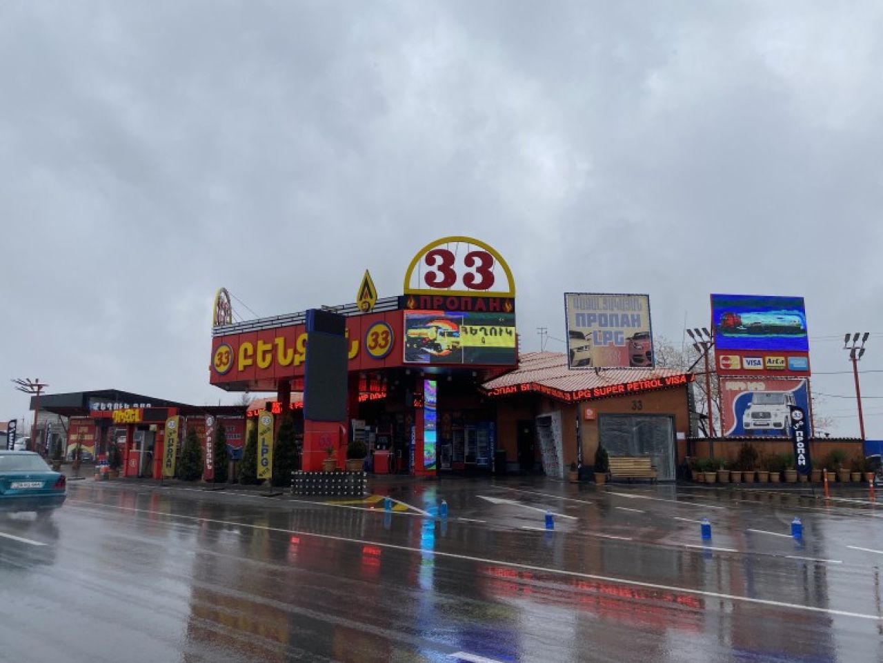 «ԱԼԵՔՍ 33» ՍՊԸ-ին պատկանող լցակայանում փակցվել է «Մենք տուգանվել ենք թերլիցքավորման համար» պաստառ