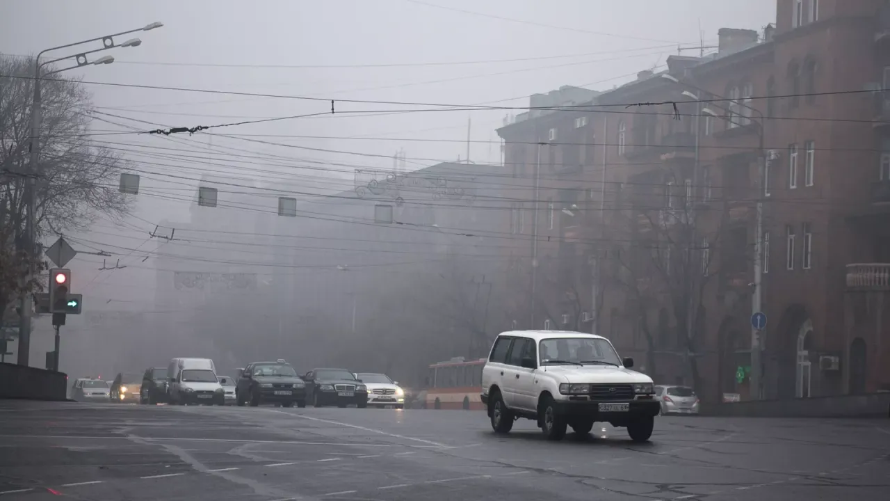 Երևանի մայթերին մնացած ավազի մաքրման գործընթացը քննարկվել է քաղաքապետարանում
