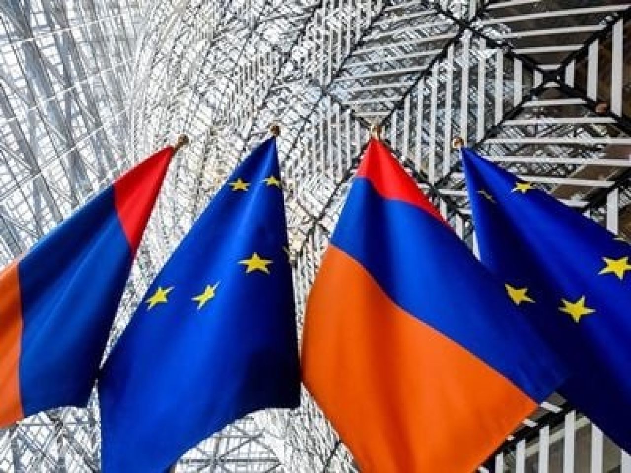 Հայաստան–ԵՄ առաջին գագաթնաժողովին ընդառաջ՝ հարաբերությունները շարունակում են խորանալ